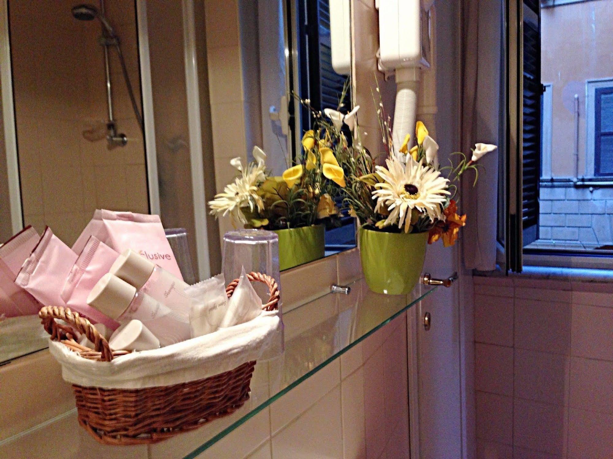 Bed and Breakfast Residenza Domiziano à Rome Extérieur photo