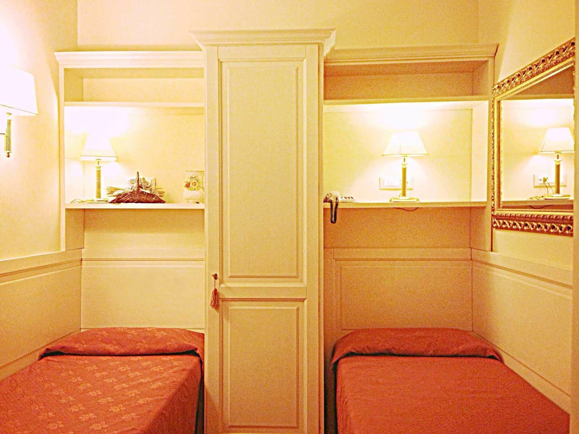 Bed and Breakfast Residenza Domiziano à Rome Extérieur photo