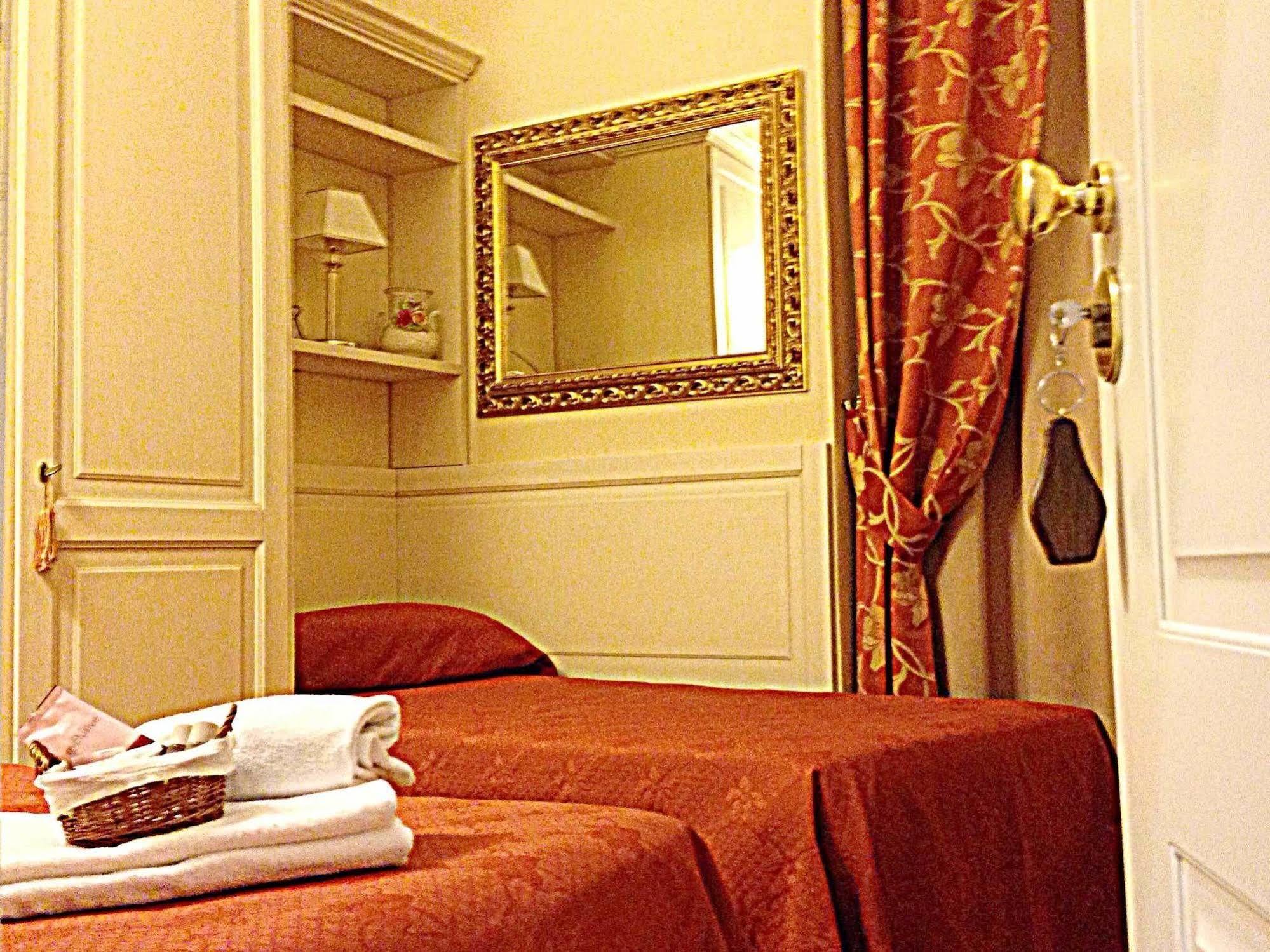 Bed and Breakfast Residenza Domiziano à Rome Extérieur photo