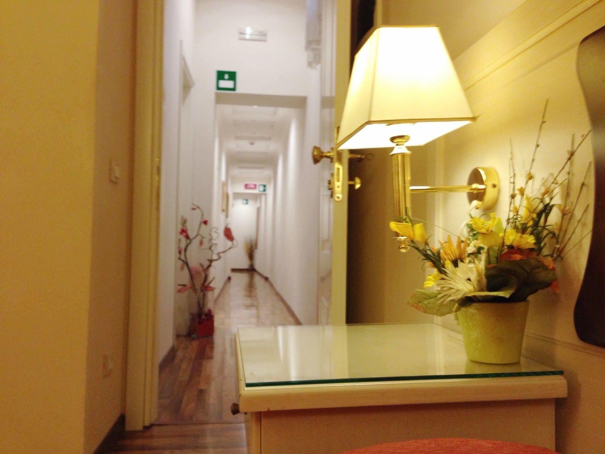 Bed and Breakfast Residenza Domiziano à Rome Extérieur photo